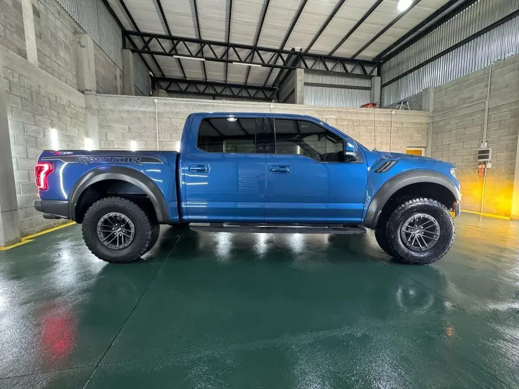 
								Ford F-150 Raptor full									