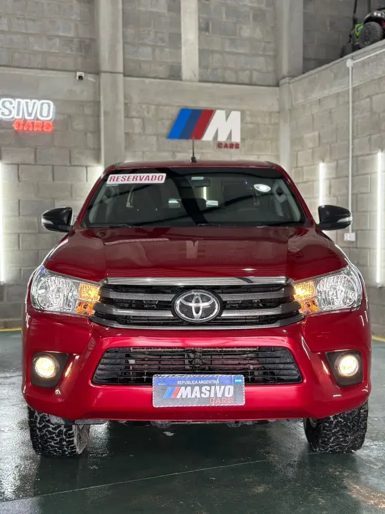 
								Toyota Hilux SR 2016 full									
